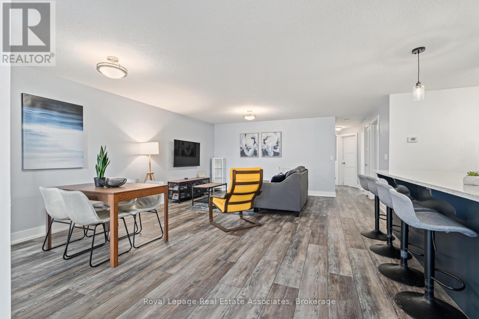 102 - 17 Centre Street, Orangeville, Ontario  L9W 7S6 - Photo 6 - W12699928