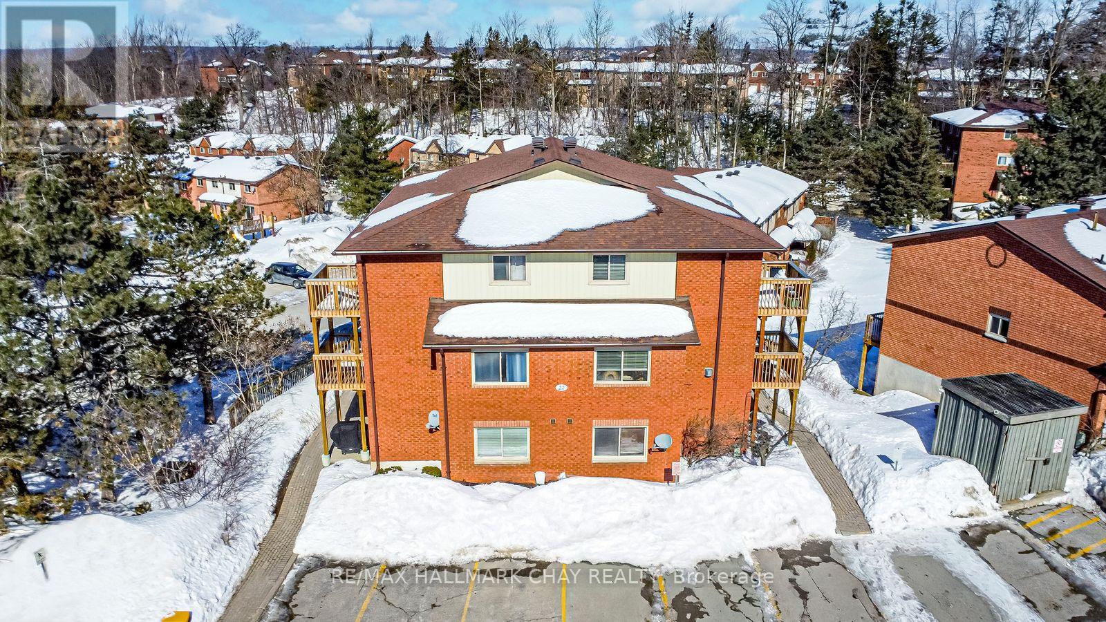 8 - 22 MEADOW LANE, Barrie, Ontario