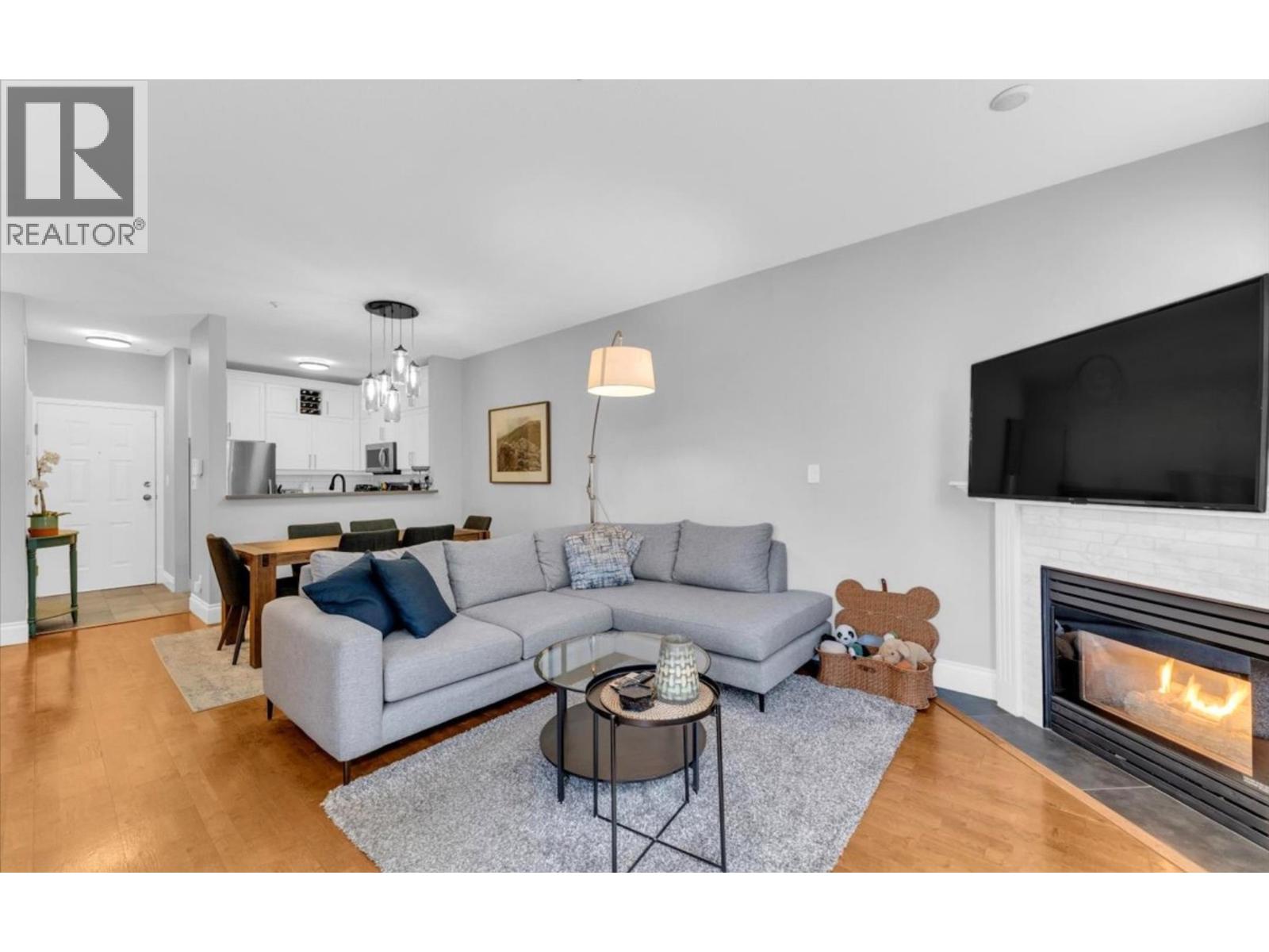 303 2525 Quebec Street, Vancouver, British Columbia  V5T 4R5 - Photo 3 - R3116086