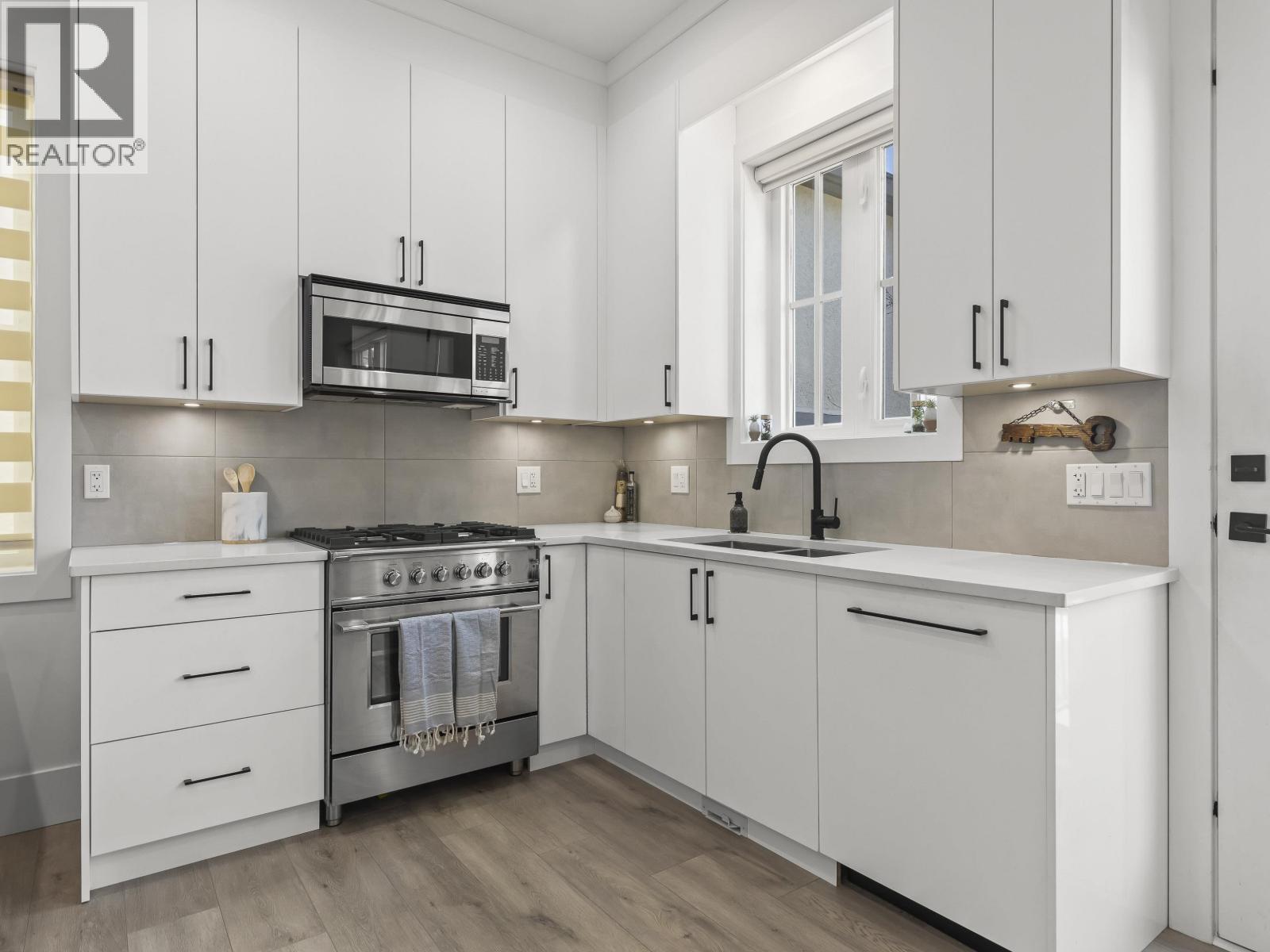 4327 Perry Street, Vancouver, British Columbia  V5N 3X6 - Photo 9 - R3116093