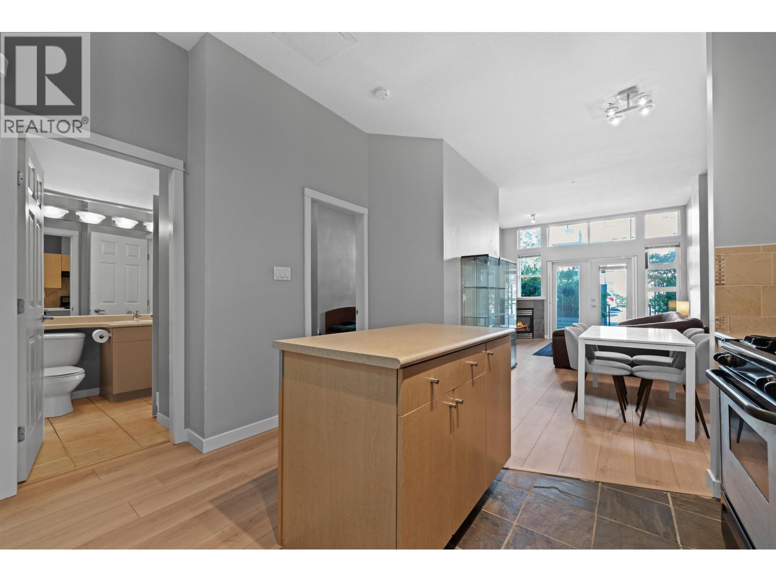 102 2102 W 38th Avenue, Vancouver, British Columbia  V6M 1R9 - Photo 2 - R3116105