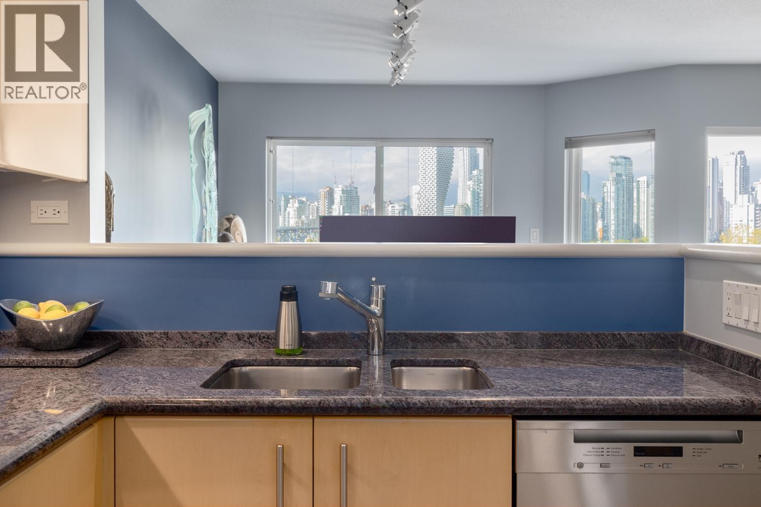 1261 W 7th Avenue, Vancouver, British Columbia  V6H 1B7 - Photo 11 - R3116140