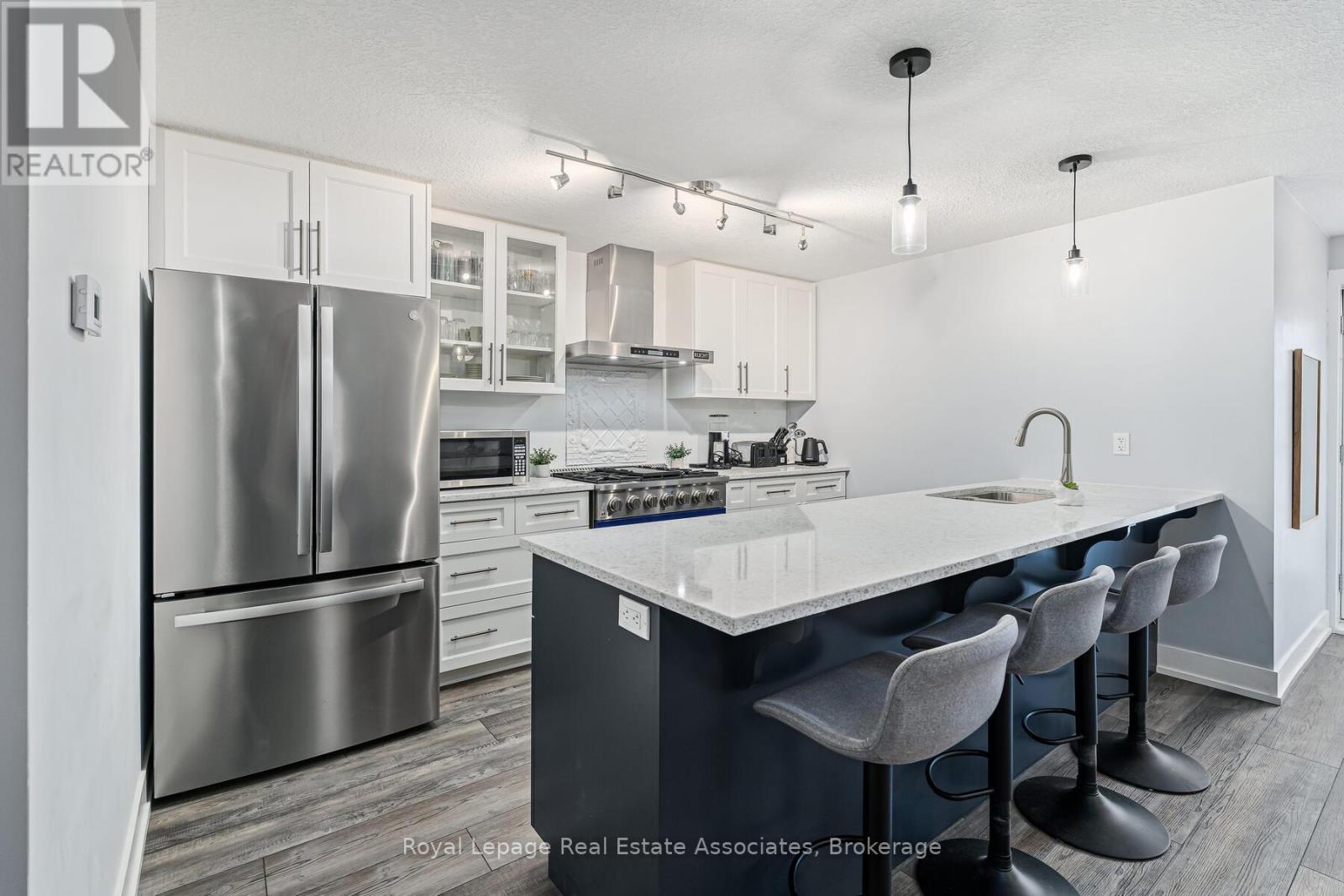 102 - 17 Centre Street, Orangeville, Ontario  L9W 7S6 - Photo 8 - W12699928