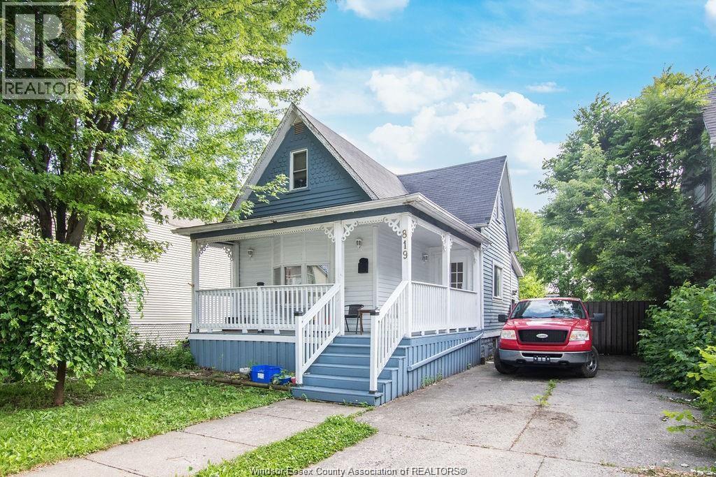 819 Langlois Avenue, Windsor, Ontario  N9A 2G9 - Photo 1 - 26009286