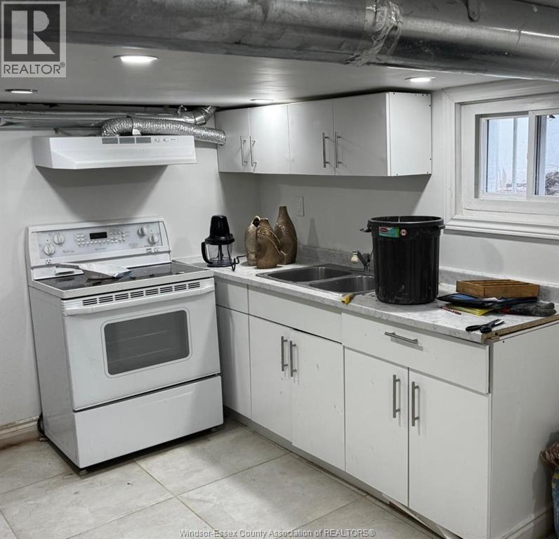 819 Langlois Avenue, Windsor, Ontario  N9A 2G9 - Photo 3 - 26009286