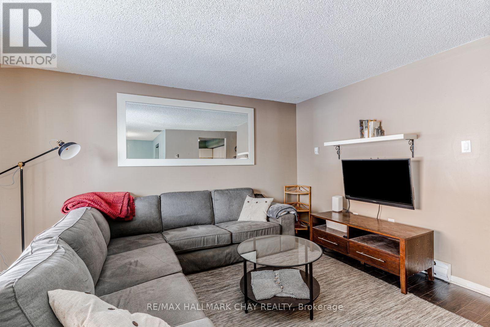 8 - 22 Meadow Lane, Barrie, Ontario  L4N 7K2 - Photo 2 - S12849822