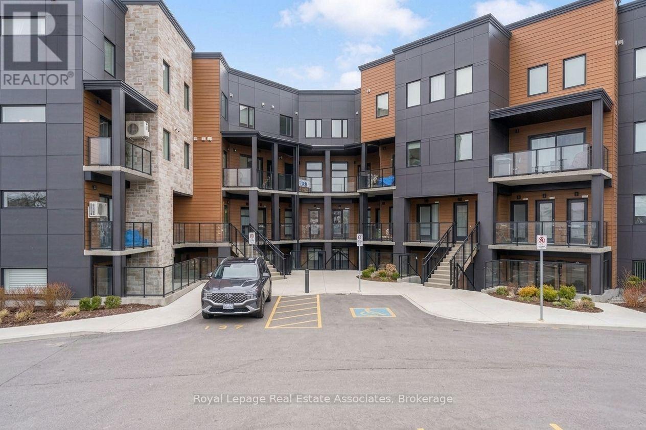 102 - 17 Centre Street, Orangeville, Ontario  L9W 7S6 - Photo 3 - W12699928