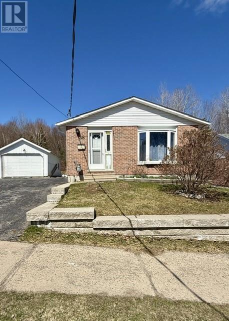 38 Ottawa Ave, Elliot Lake, Ontario