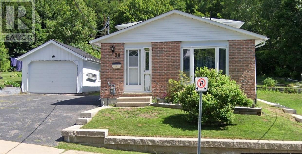 38 Ottawa Ave, Elliot Lake, Ontario  P5A 2P1 - Photo 42 - 2127209