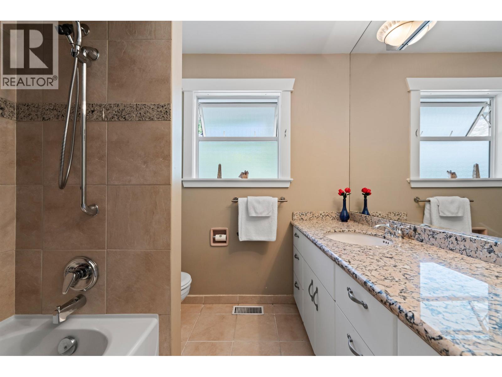 353 Newdale Court, North Vancouver, British Columbia  V7N 3H3 - Photo 15 - R3116143