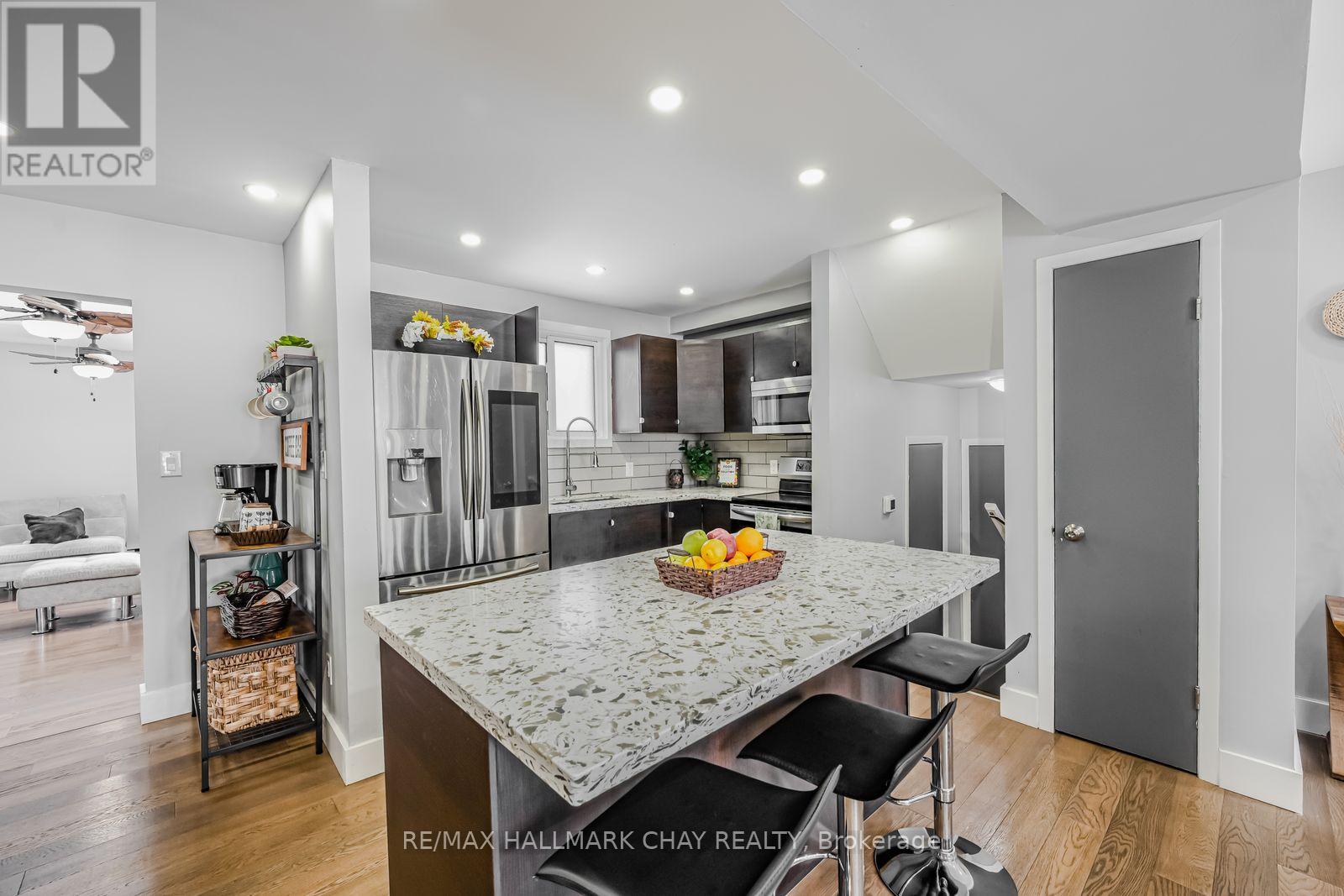 17 Walker Avenue, Orillia, Ontario  L3V 6G8 - Photo 4 - S12840246