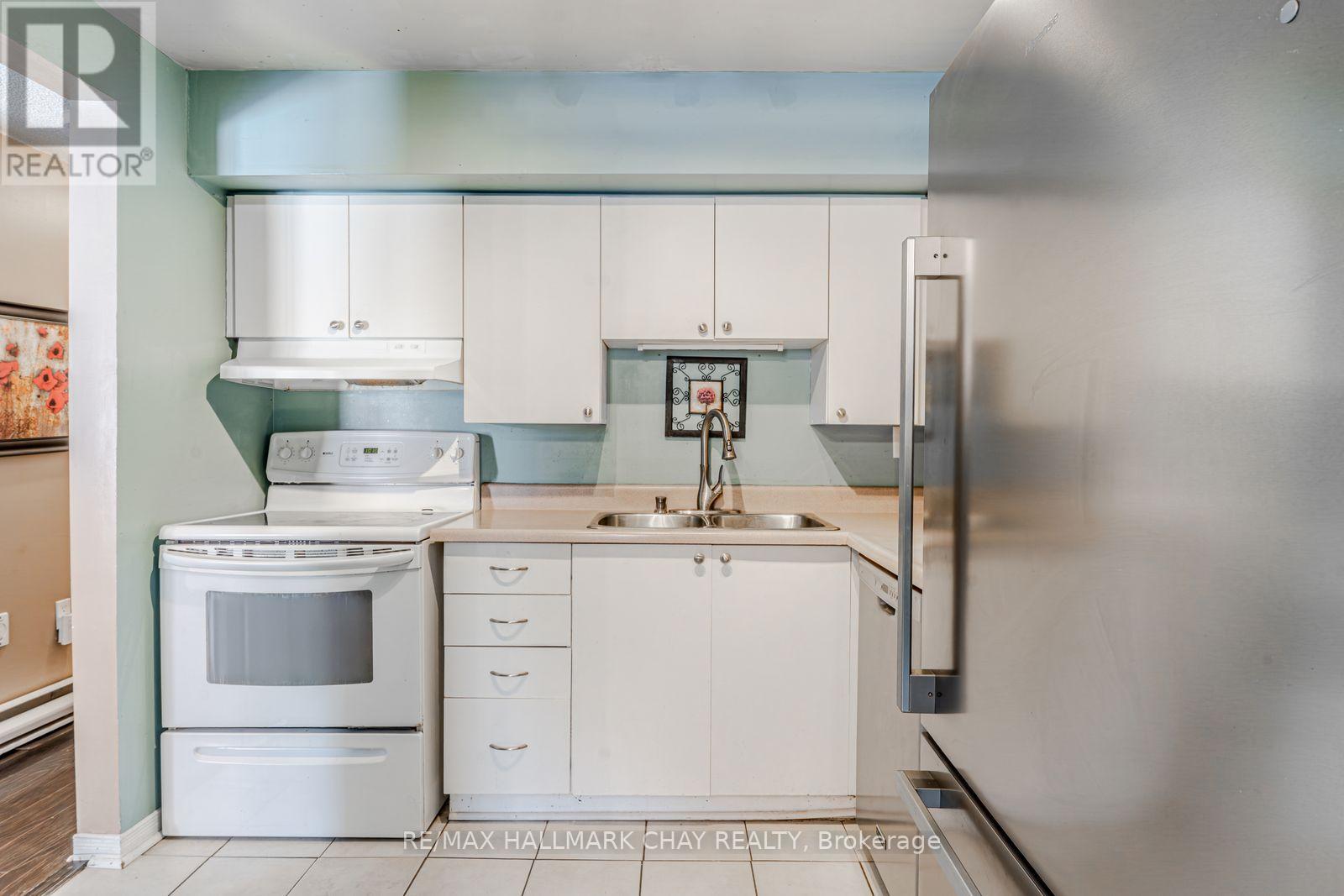 8 - 22 Meadow Lane, Barrie, Ontario  L4N 7K2 - Photo 5 - S12849822