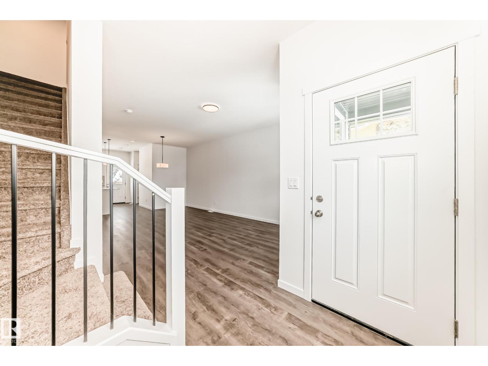 335 Edgemont Dr NW, Edmonton, Alberta  T6M 3G7 - Photo 4 - E4474094