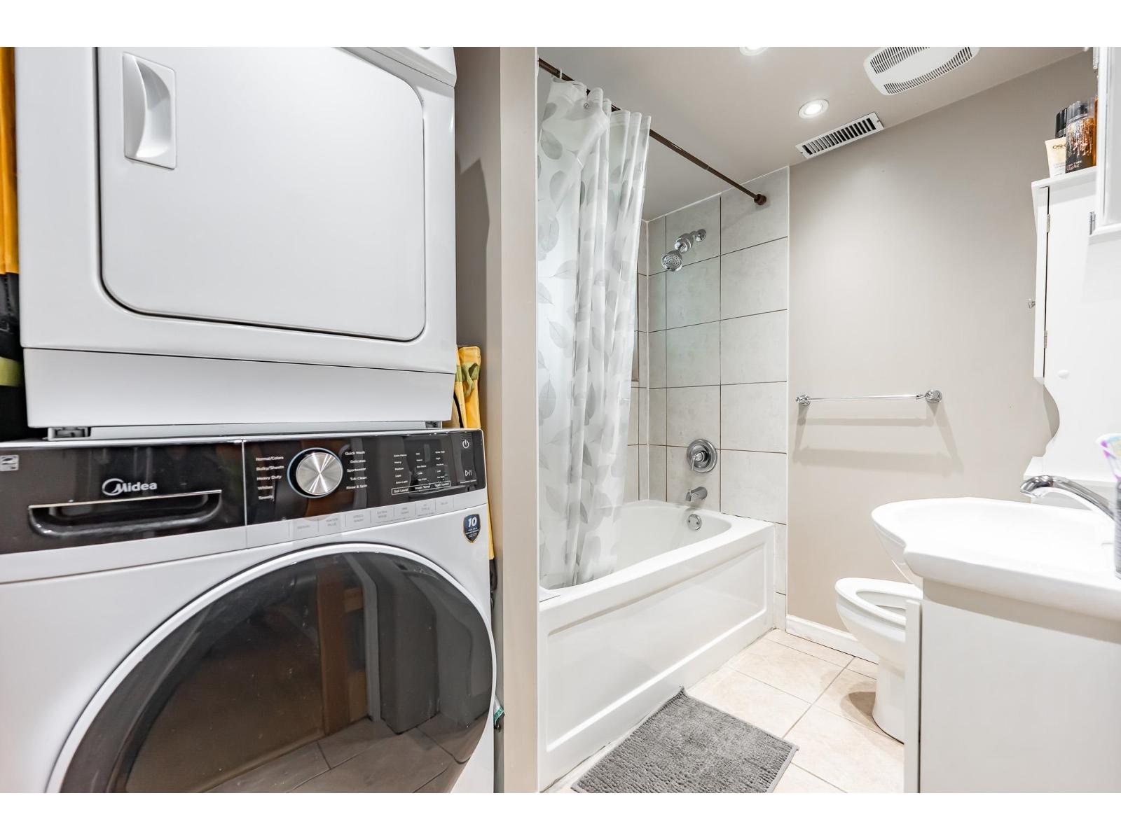 10216 142a Street, Surrey, British Columbia  V3T 4Z7 - Photo 3 - R3115663