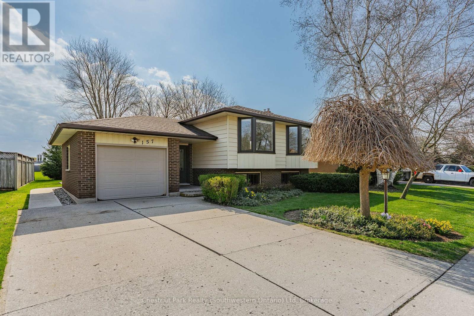 157 ORIOLE PARKWAY W, Woolwich, Ontario