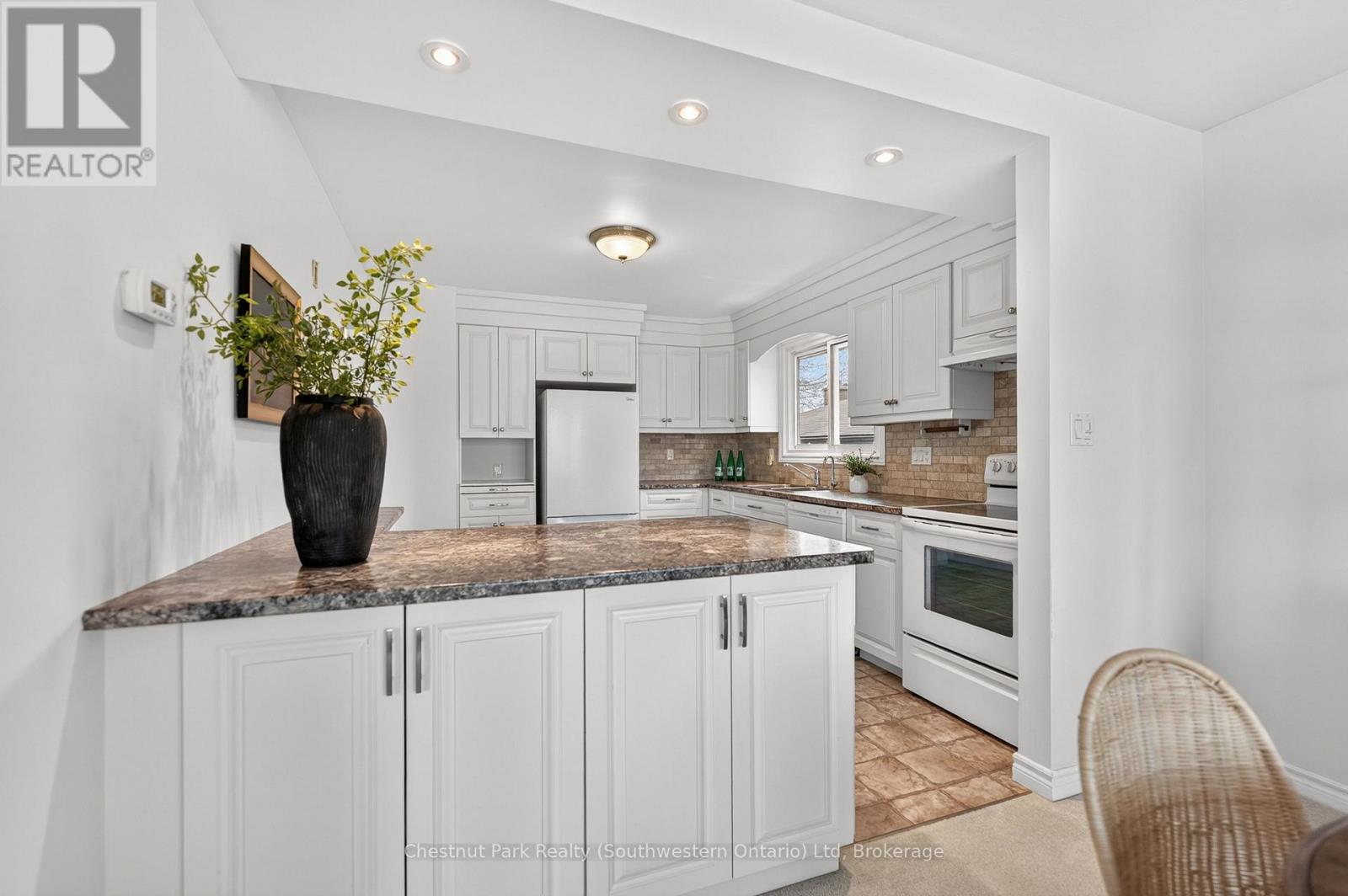 157 Oriole Parkway W, Woolwich, Ontario  N3B 1C6 - Photo 14 - X13049524