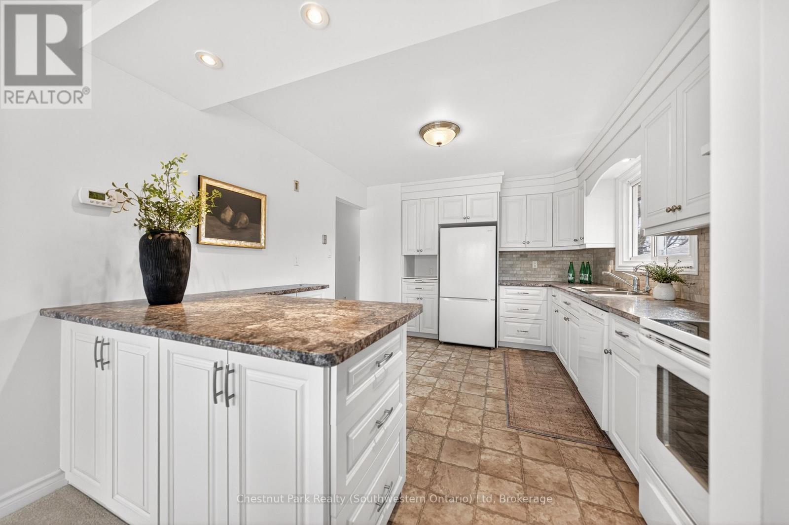 157 Oriole Parkway W, Woolwich, Ontario  N3B 1C6 - Photo 15 - X13049524