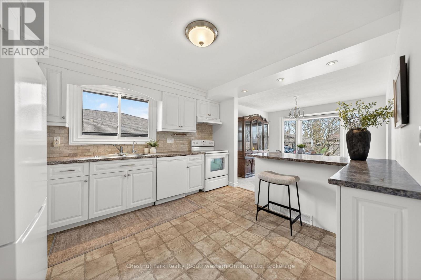 157 Oriole Parkway W, Woolwich, Ontario  N3B 1C6 - Photo 16 - X13049524