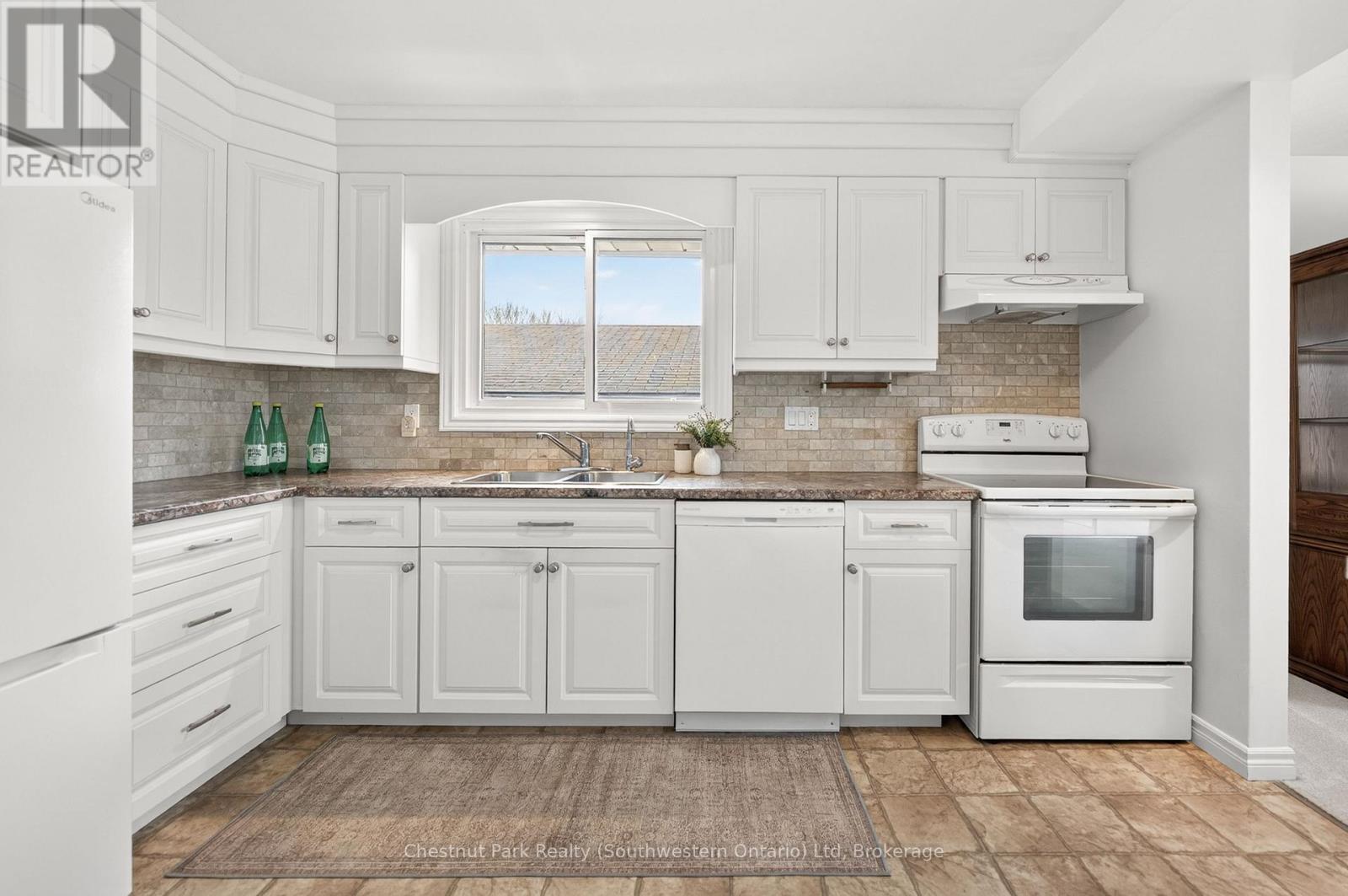 157 Oriole Parkway W, Woolwich, Ontario  N3B 1C6 - Photo 17 - X13049524