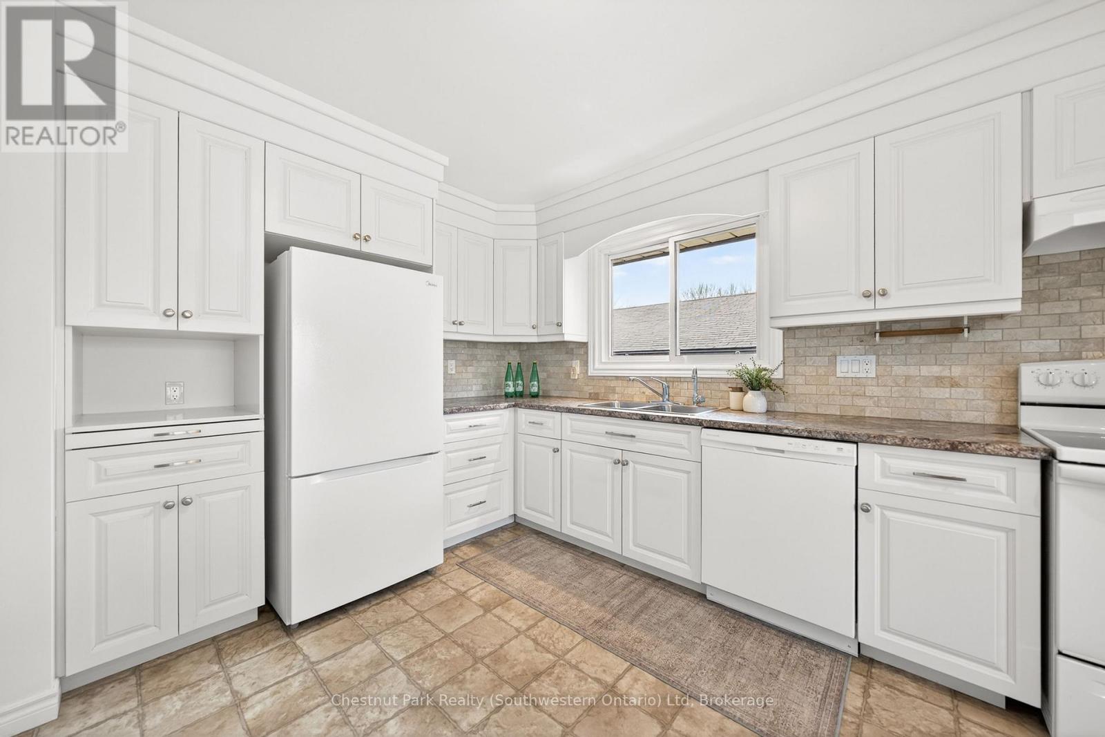 157 Oriole Parkway W, Woolwich, Ontario  N3B 1C6 - Photo 18 - X13049524