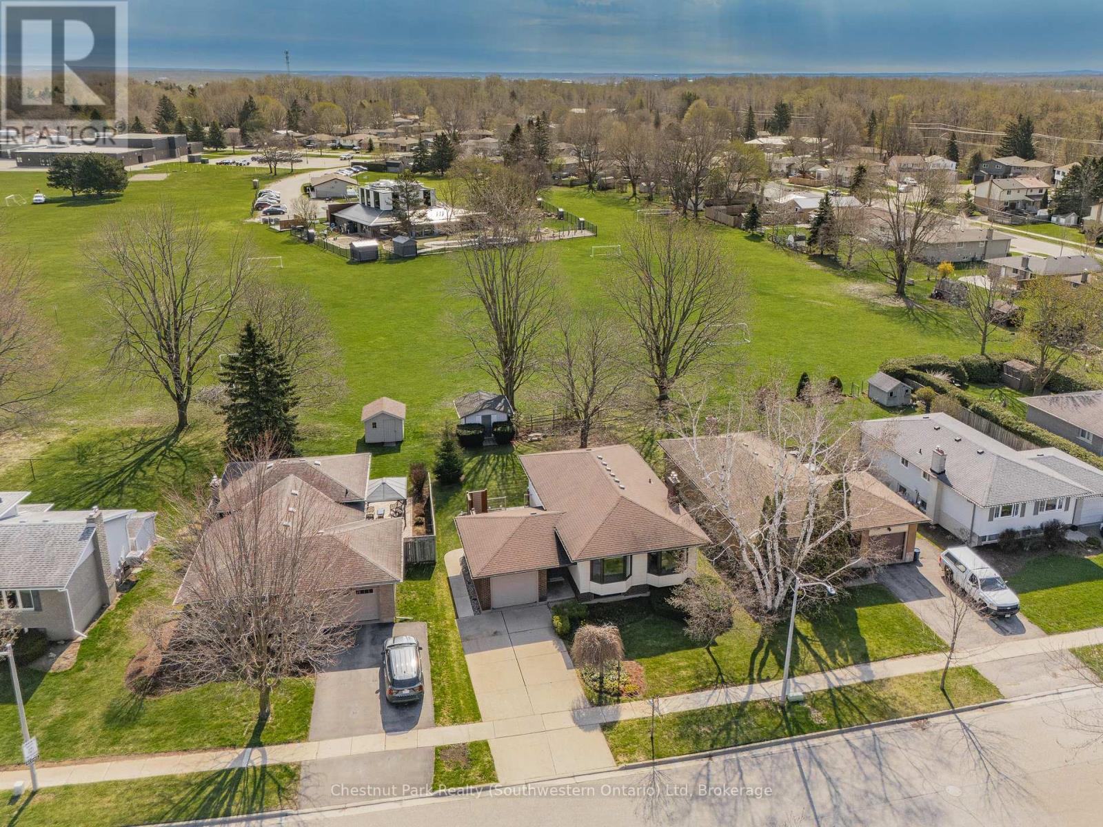 157 Oriole Parkway W, Woolwich, Ontario  N3B 1C6 - Photo 2 - X13049524