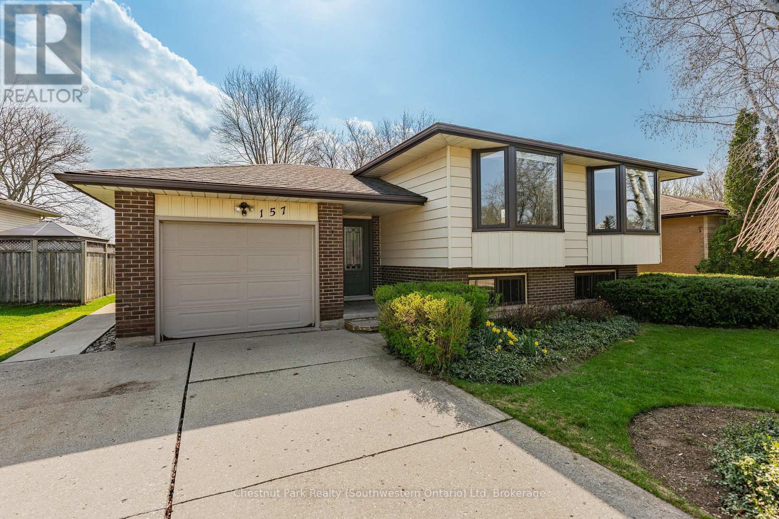 157 Oriole Parkway W, Woolwich, Ontario  N3B 1C6 - Photo 3 - X13049524