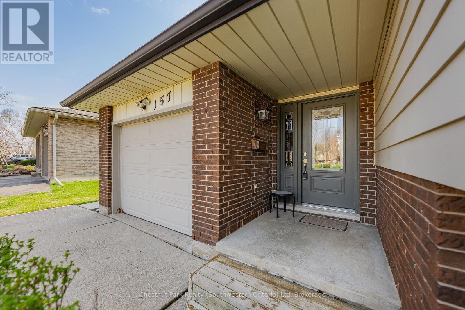 157 Oriole Parkway W, Woolwich, Ontario  N3B 1C6 - Photo 4 - X13049524