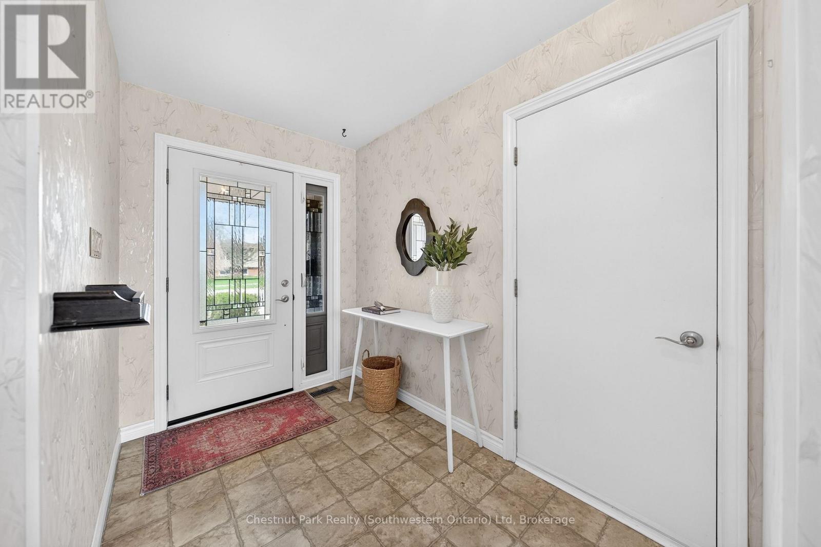 157 Oriole Parkway W, Woolwich, Ontario  N3B 1C6 - Photo 5 - X13049524