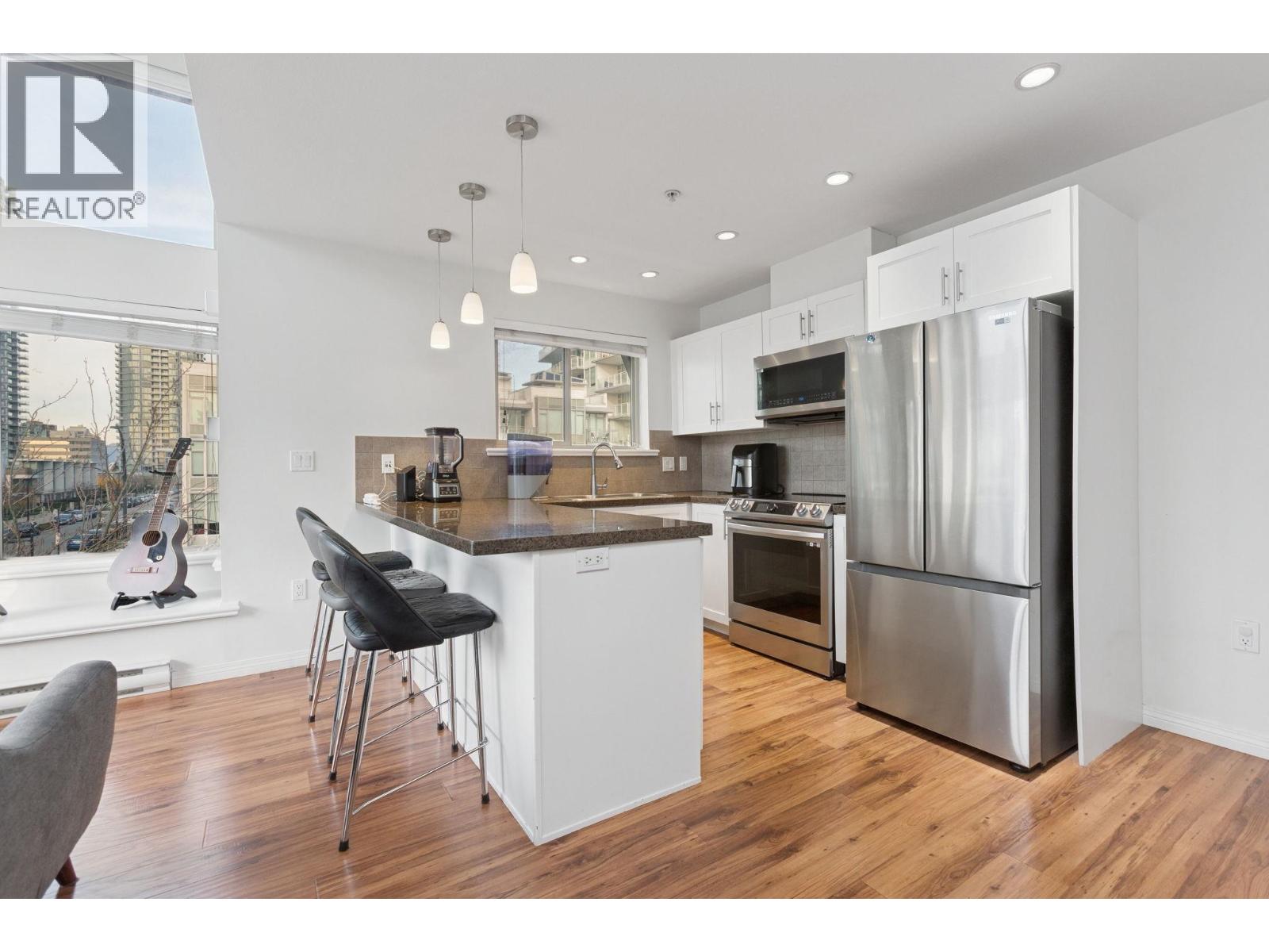 Listing Picture 6 of 25 : 301 5000 IMPERIAL STREET, Burnaby / 本拿比 - 魯藝地產 Yvonne Lu Group - MLS Medallion Club Member