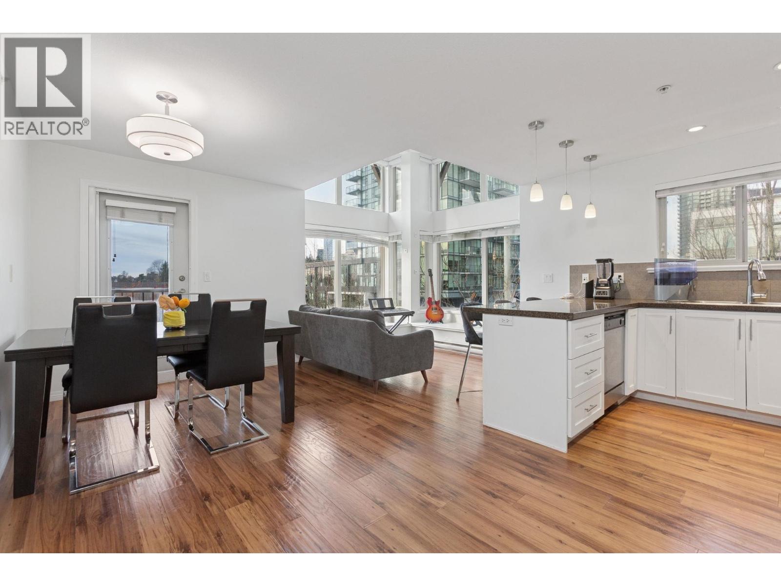 Listing Picture 9 of 25 : 301 5000 IMPERIAL STREET, Burnaby / 本拿比 - 魯藝地產 Yvonne Lu Group - MLS Medallion Club Member