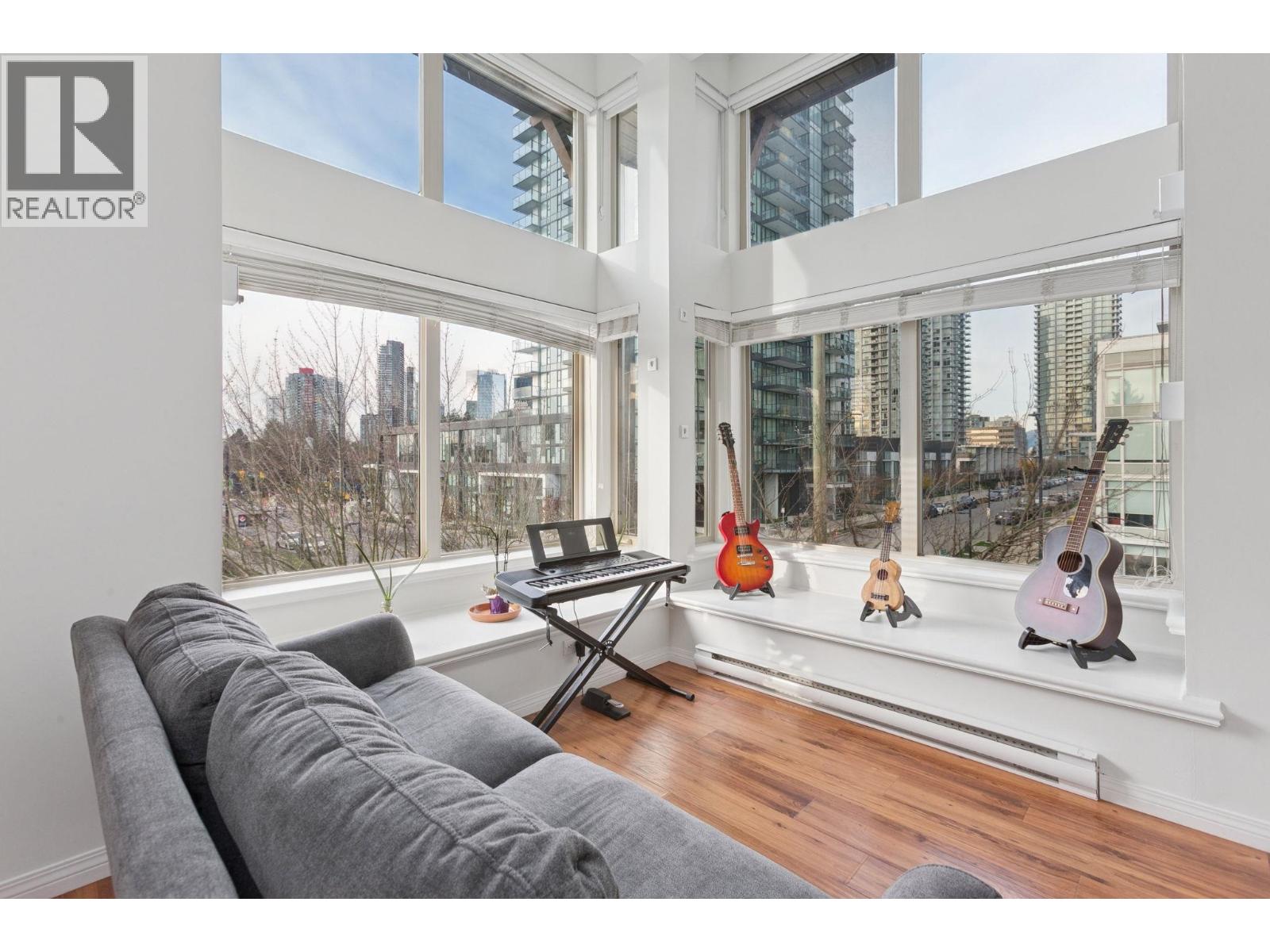 Listing Picture 3 of 25 : 301 5000 IMPERIAL STREET, Burnaby / 本拿比 - 魯藝地產 Yvonne Lu Group - MLS Medallion Club Member