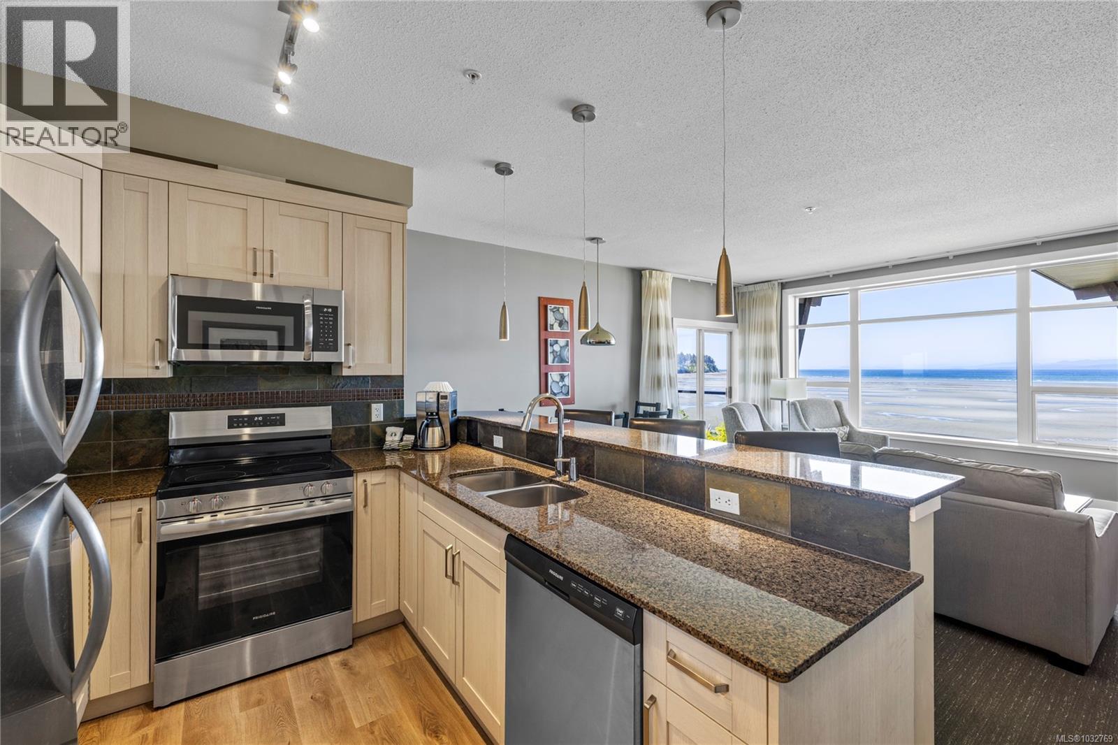 329/330c 181 Beachside Dr, Parksville, British Columbia  V9P 2H5 - Photo 3 - 1032769