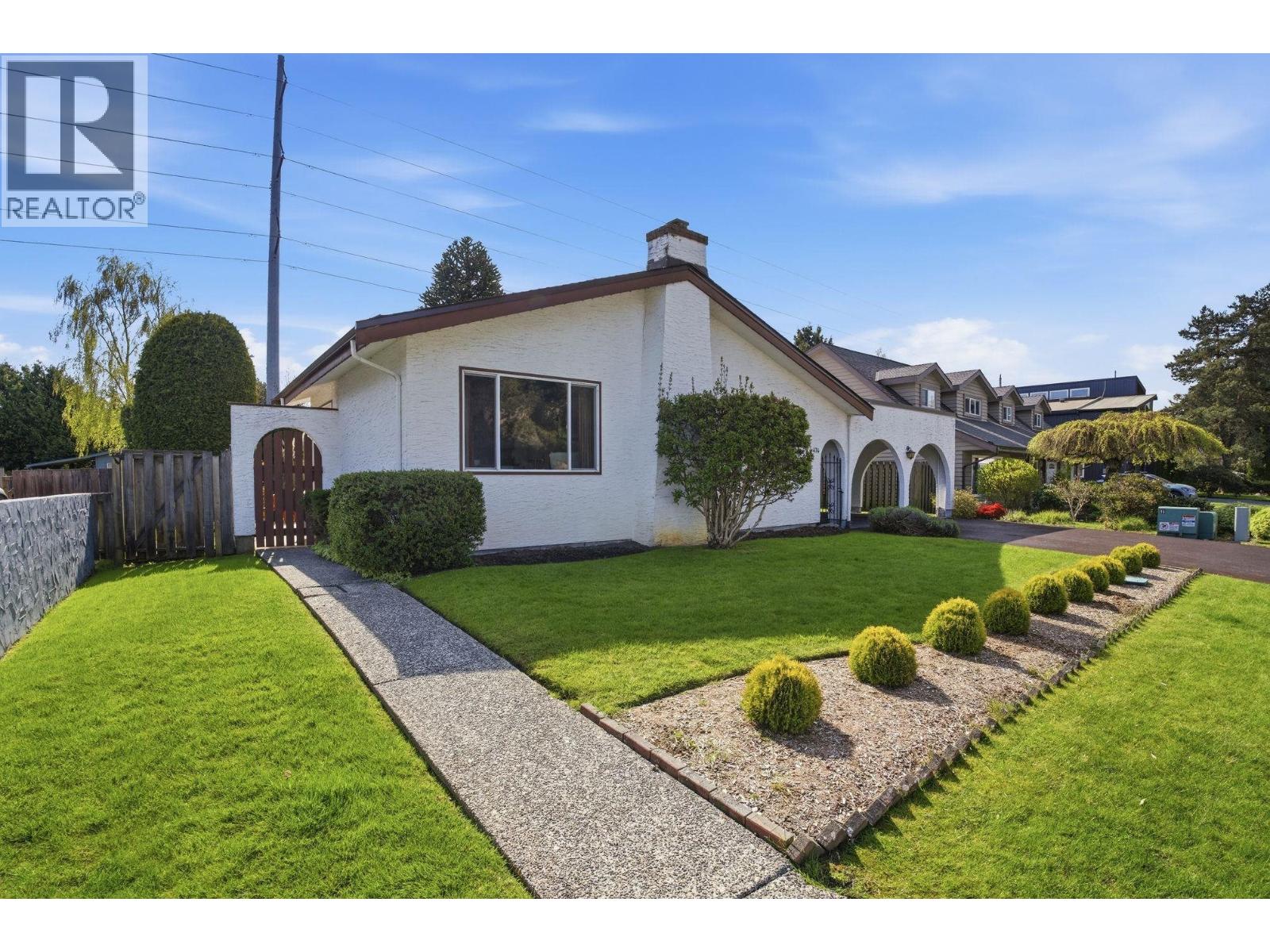 474 Shannon Way, Delta, British Columbia  V4M 2W5 - Photo 3 - R3116054