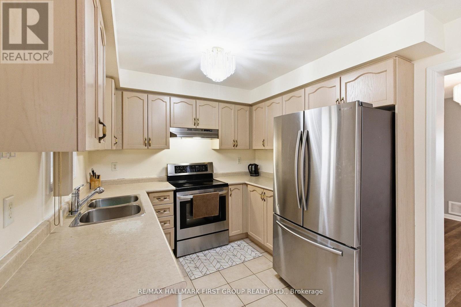 32 Samandria Avenue, Whitby, Ontario  L1R 2Z7 - Photo 10 - E13049484