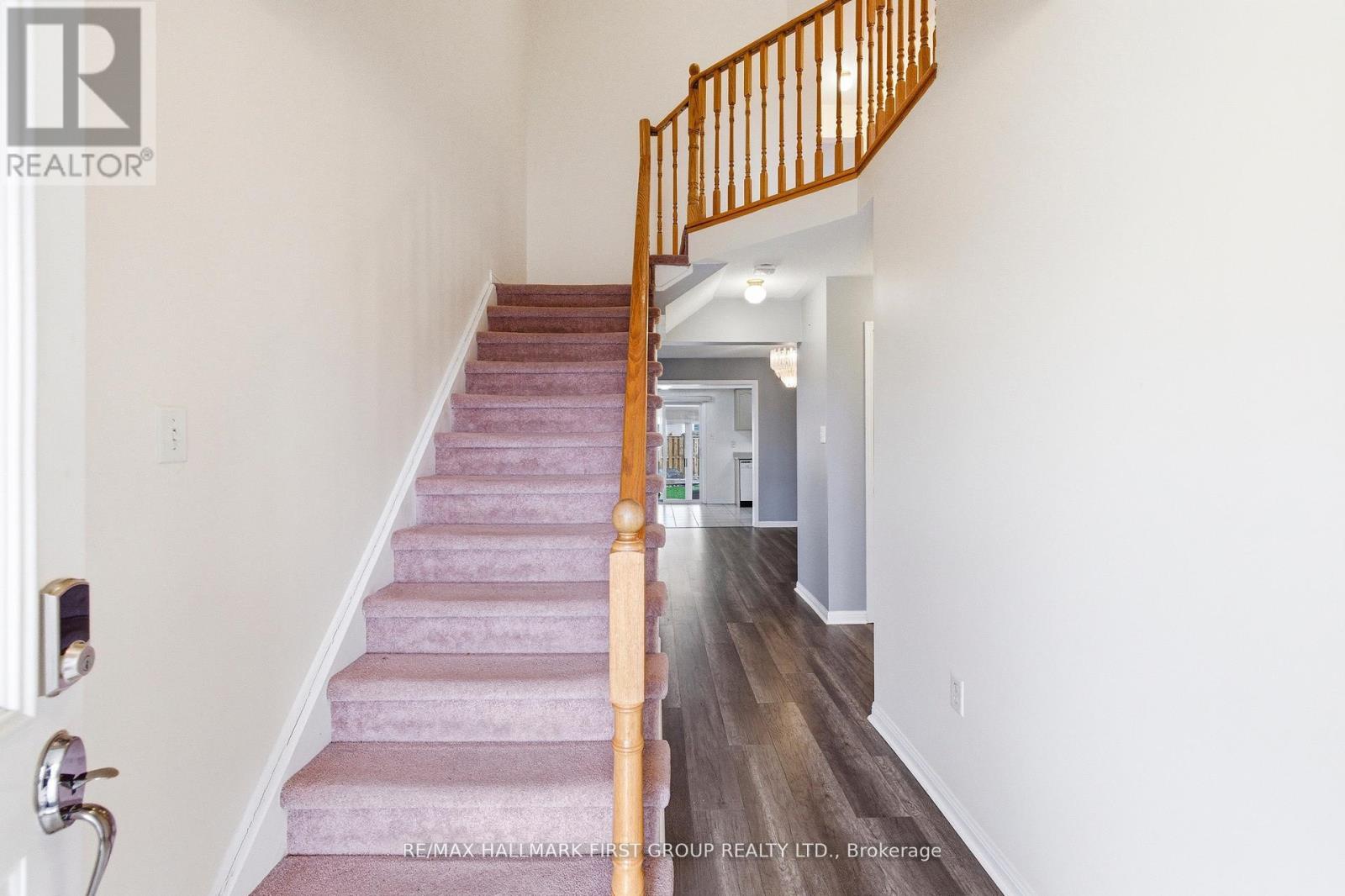 32 Samandria Avenue, Whitby, Ontario  L1R 2Z7 - Photo 4 - E13049484