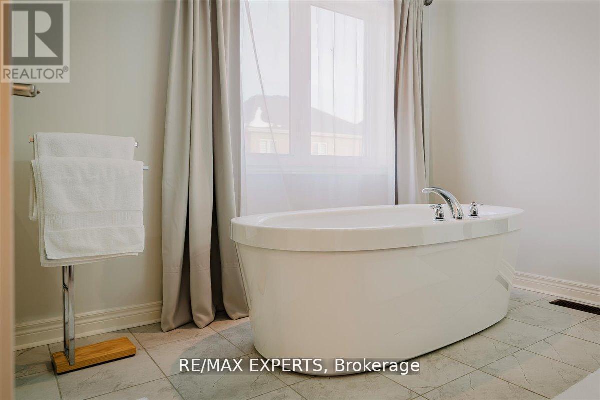 43 Lewis Avenue, Bradford West Gwillimbury (Bradford), Ontario  L3Z 0X2 - Photo 33 - N13049440