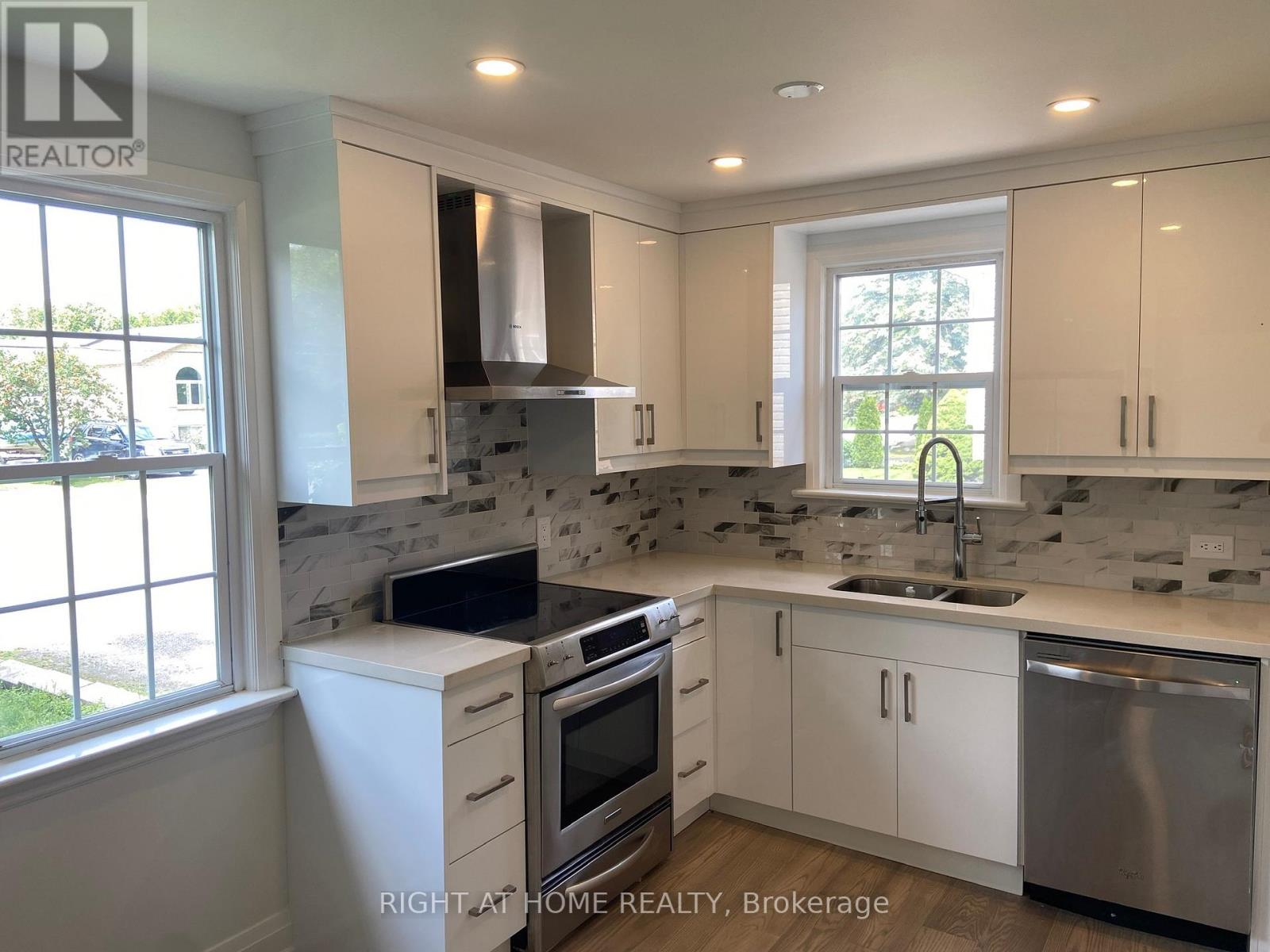 267 Rayners Road, Georgina, Ontario  L4P 1G5 - Photo 3 - N13049464