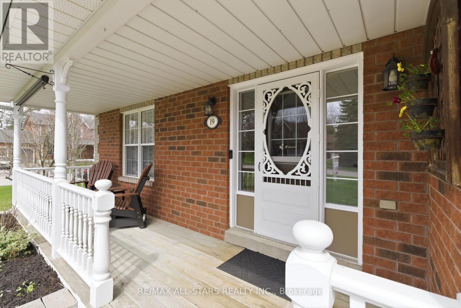 19 Galloway Crescent, Uxbridge, Ontario  L9P 1W8 - Photo 3 - N13049482