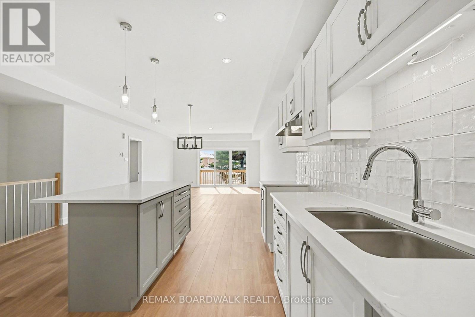 108 Dove House Gardens, Russell, Ontario  K4R 1E5 - Photo 9 - X12923898