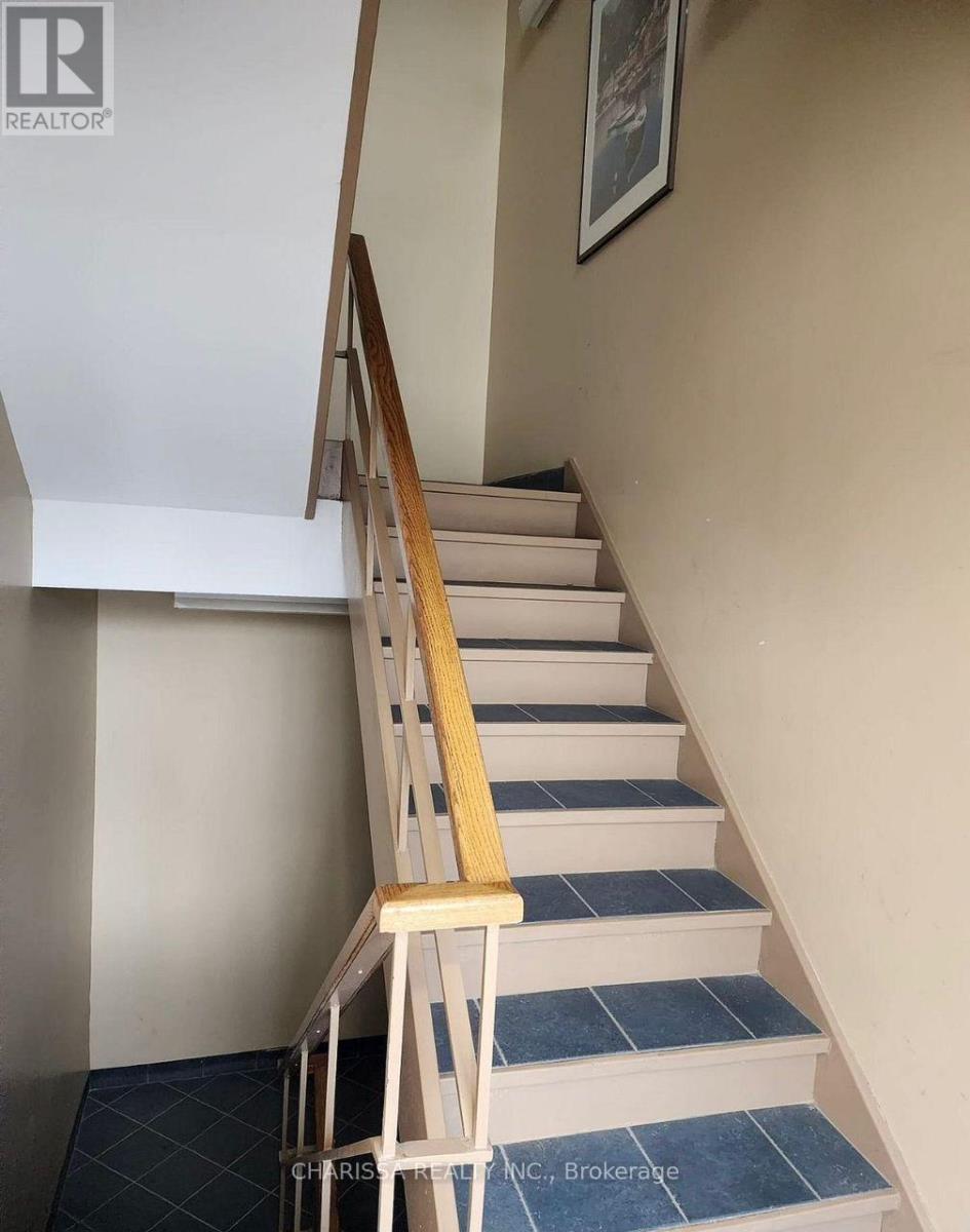 22 Clapperton Street, Barrie (City Centre), Ontario  L4M 1G4 - Photo 6 - S13049454