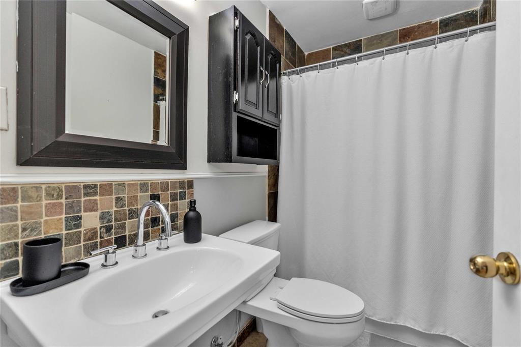 182 Johnson Avenue W, Winnipeg, Manitoba  R2L 0H6 - Photo 11 - 202608389