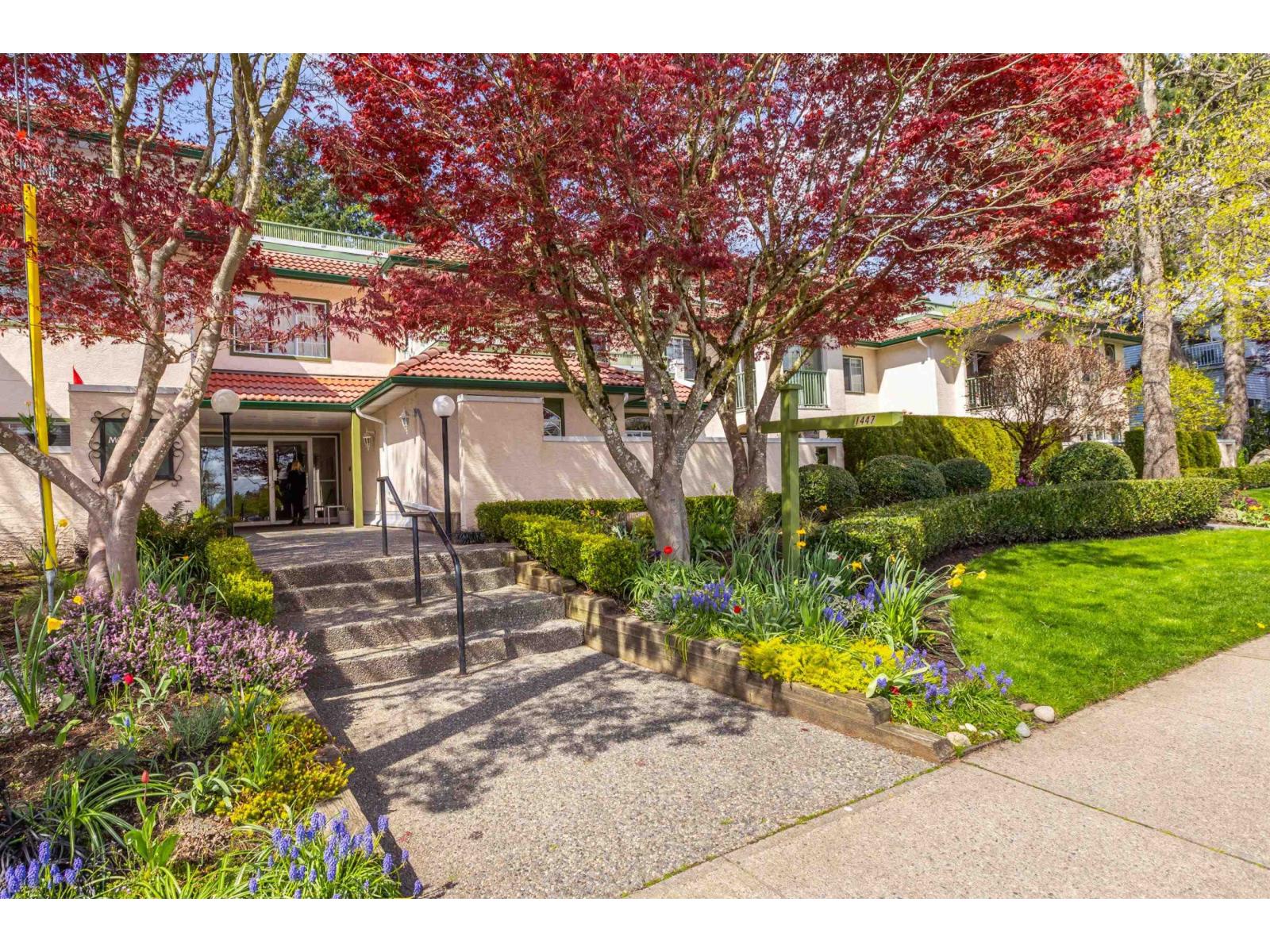 206 1447 Best Street, White Rock, British Columbia  V4B 4E5 - Photo 2 - R3113090