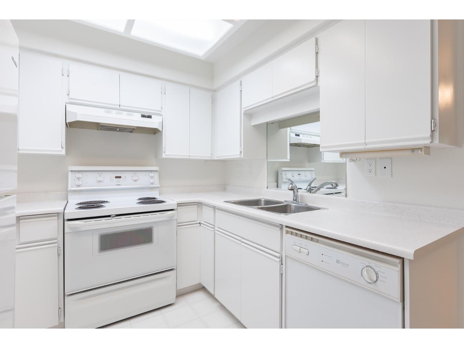 206 1447 Best Street, White Rock, British Columbia  V4B 4E5 - Photo 14 - R3113090