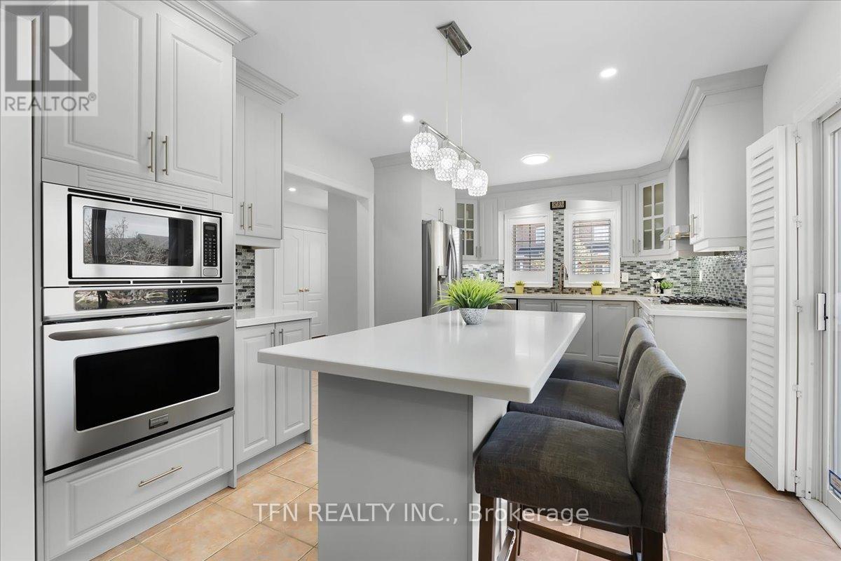 70 Sewells Lane, Brampton, Ontario  L7A 2Z8 - Photo 4 - W13049460