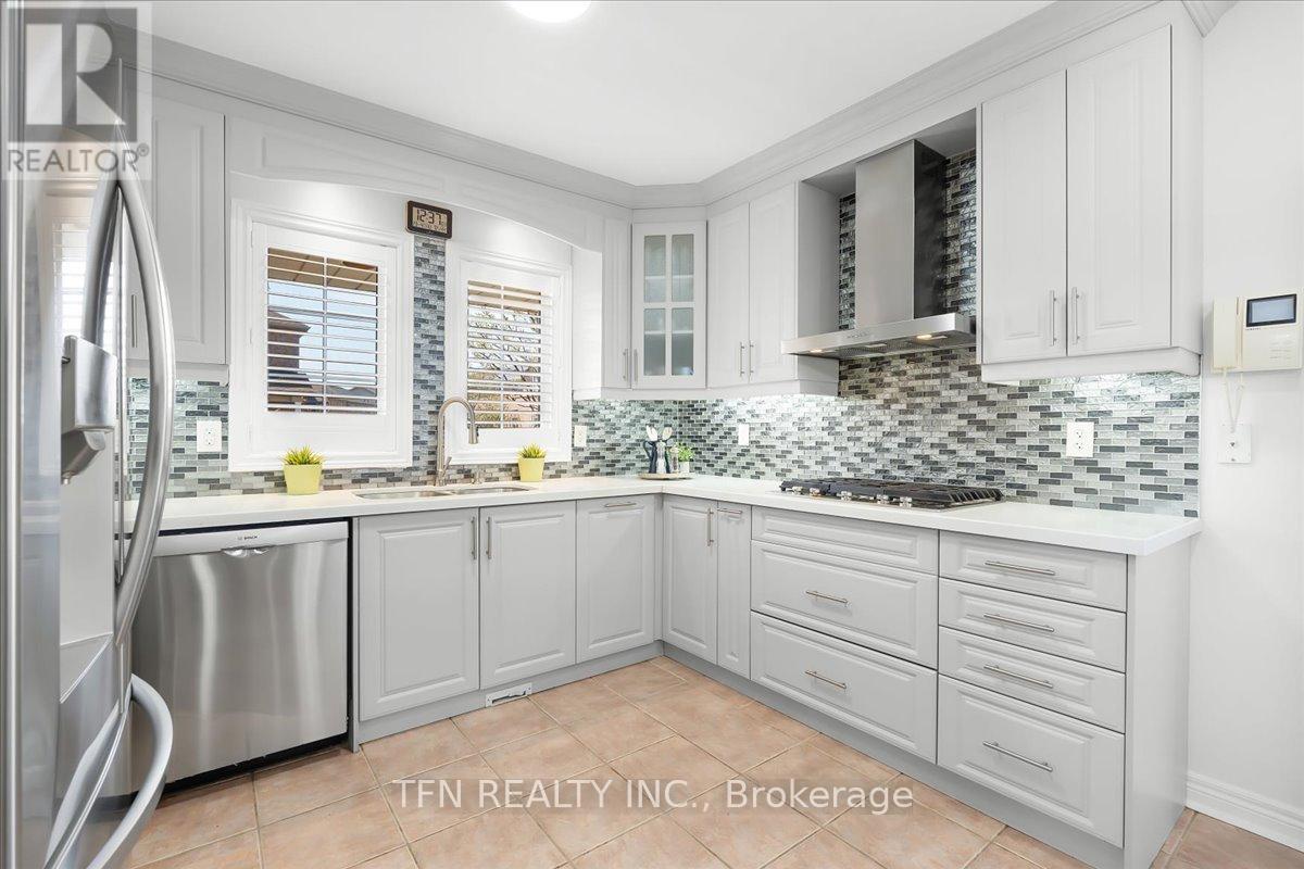 70 Sewells Lane, Brampton, Ontario  L7A 2Z8 - Photo 6 - W13049460