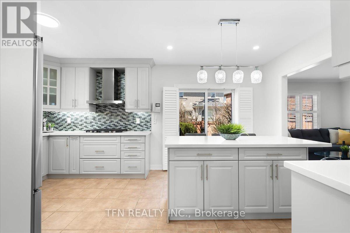 70 Sewells Lane, Brampton, Ontario  L7A 2Z8 - Photo 7 - W13049460