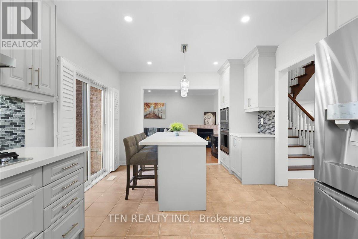 70 Sewells Lane, Brampton, Ontario  L7A 2Z8 - Photo 8 - W13049460