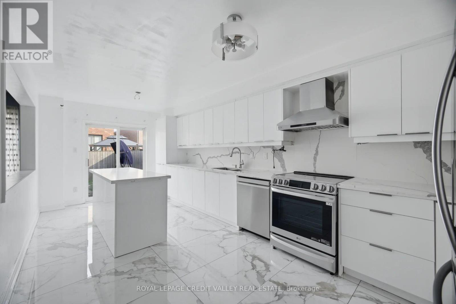 23 Capistro Street, Brampton, Ontario  L7A 3J2 - Photo 12 - W13049506