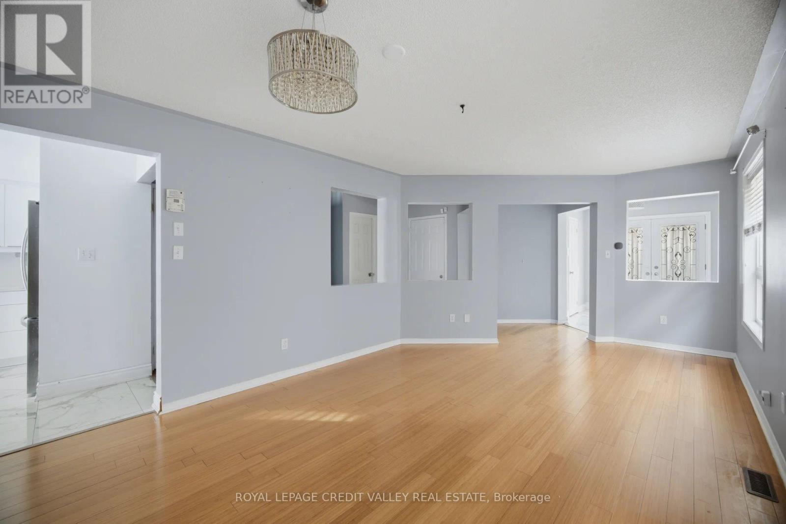 23 Capistro Street, Brampton, Ontario  L7A 3J2 - Photo 7 - W13049506