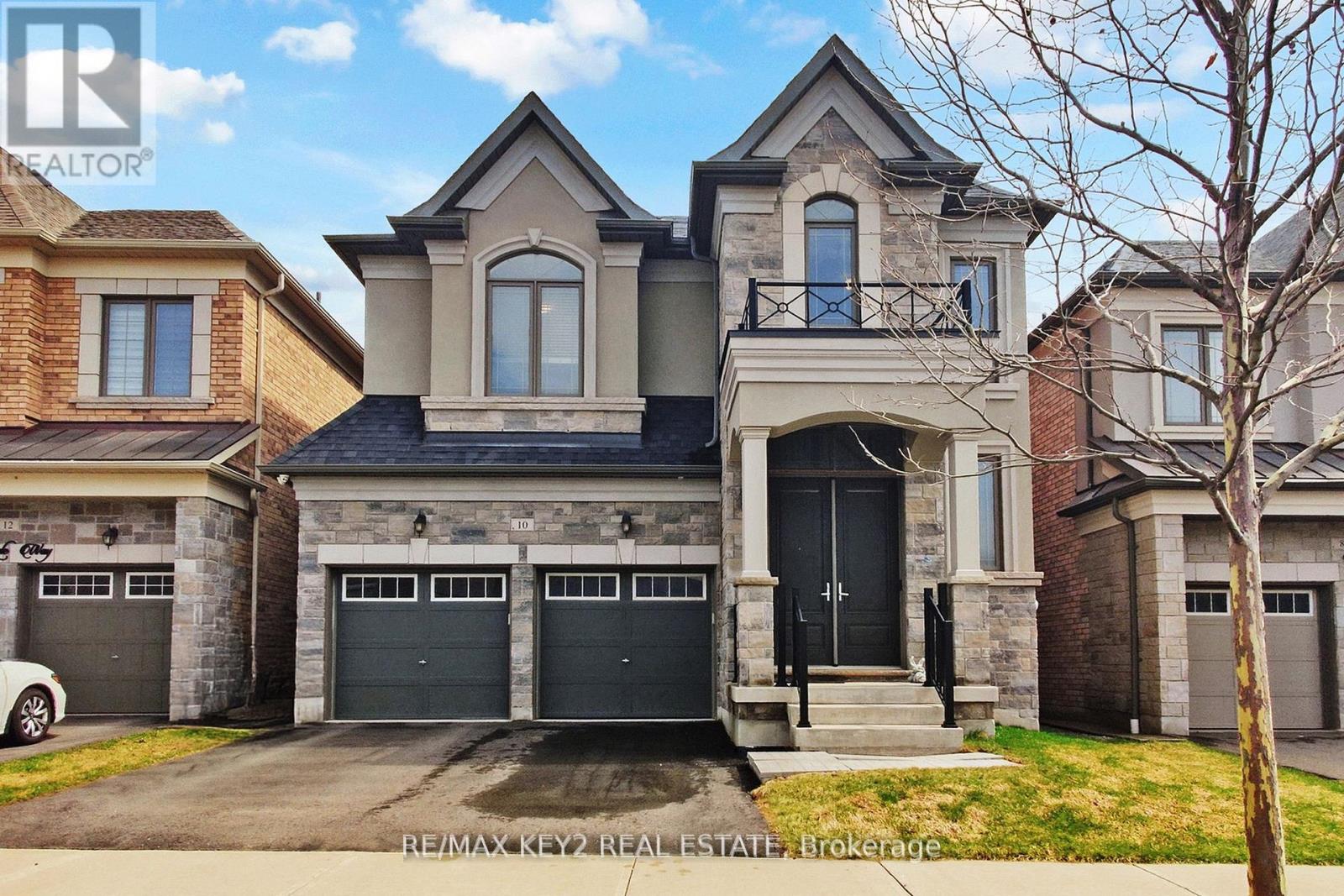 10 LYLE WAY, Brampton, Ontario